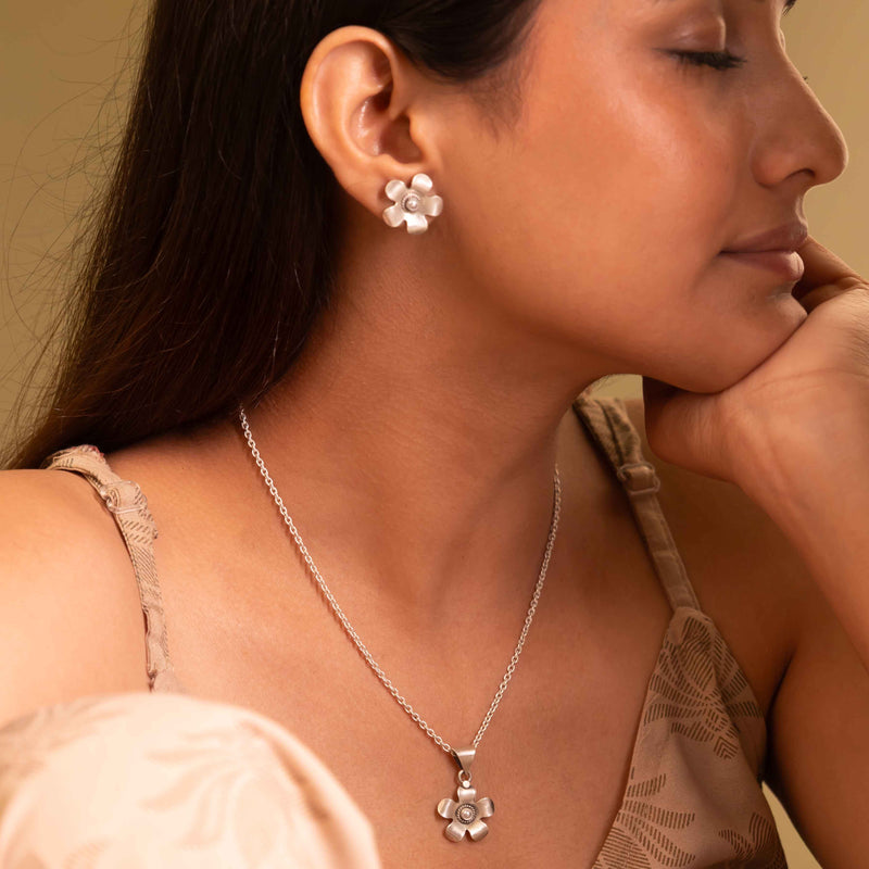 Moh Pearl Studded Flower Necklace Set