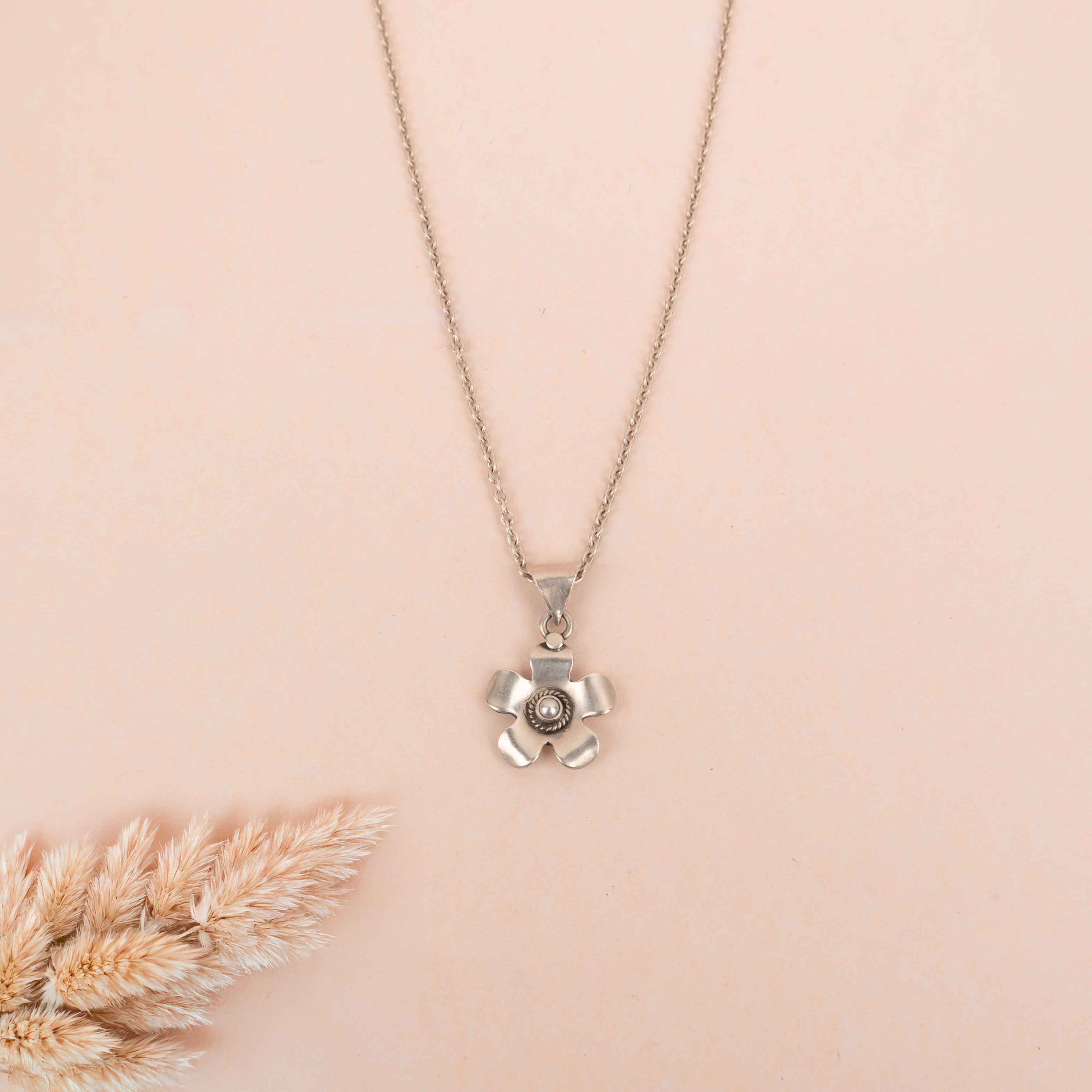 Moh Pearl Studded Flower Necklace