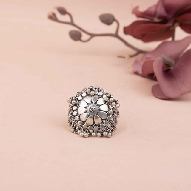 Moh Petal Motif Ghughri Ring