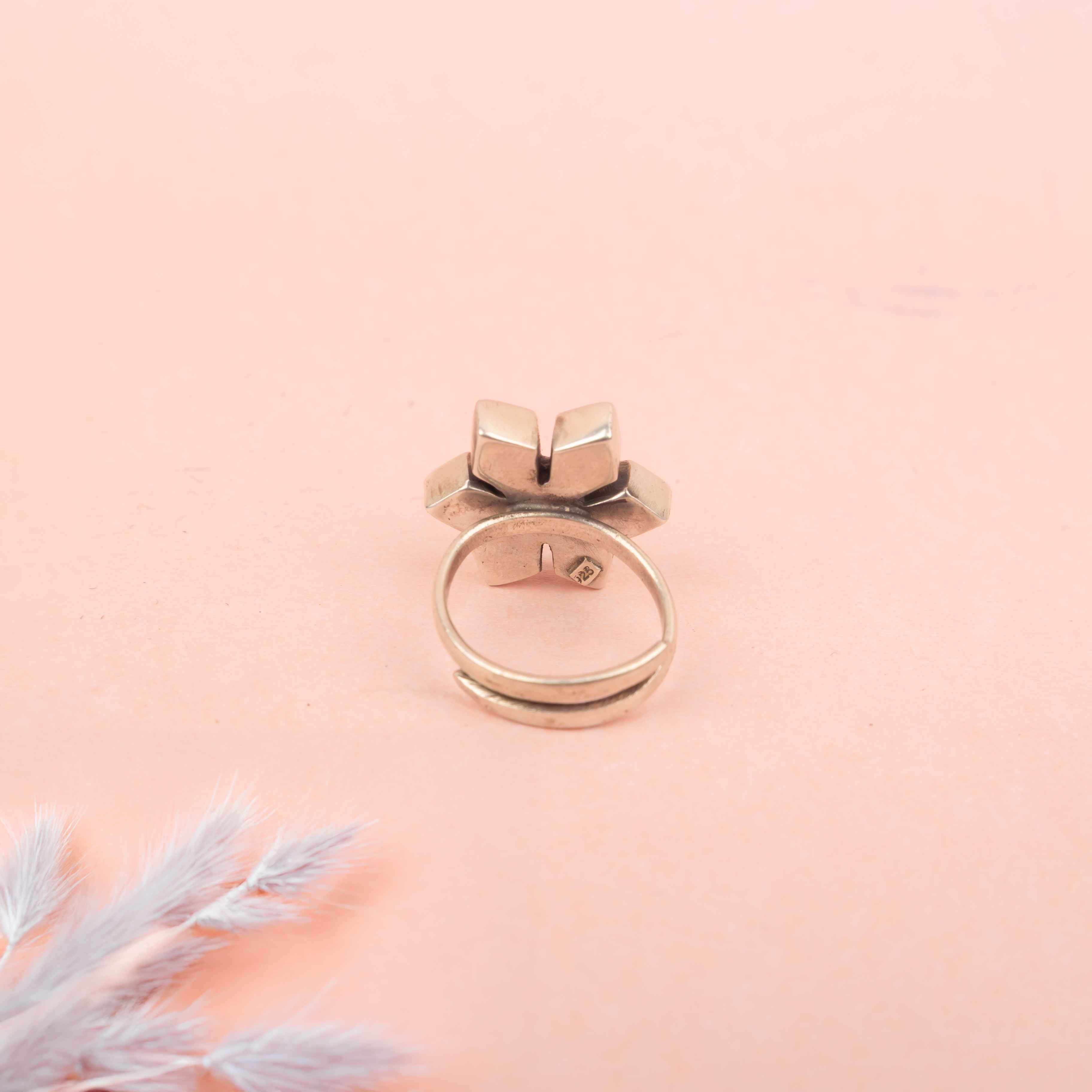 Moh Raani Kundan Phool Ring