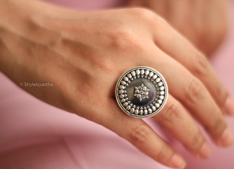Adya Daana Art Ring