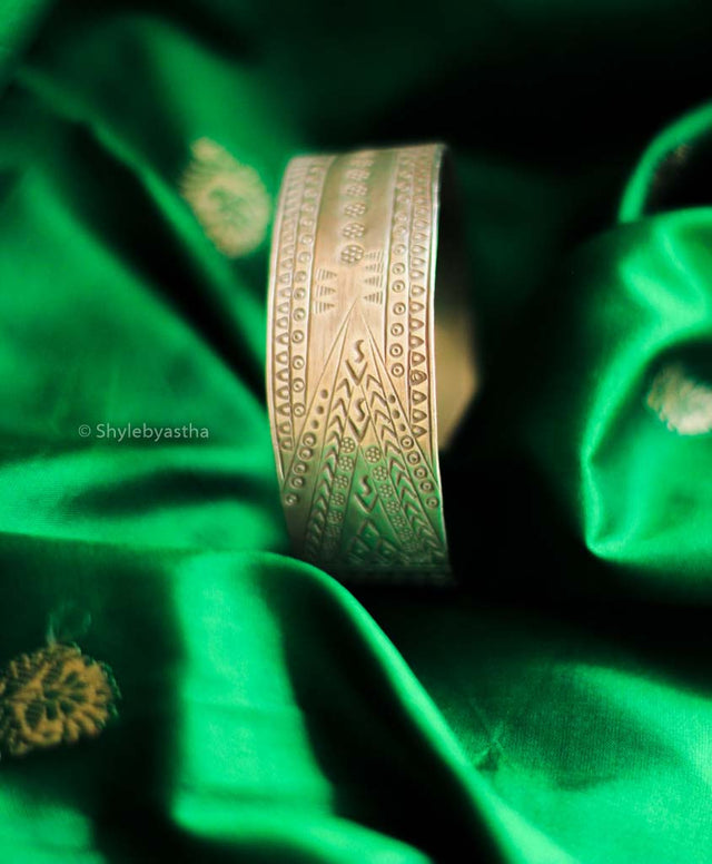 Adya Carved Kada