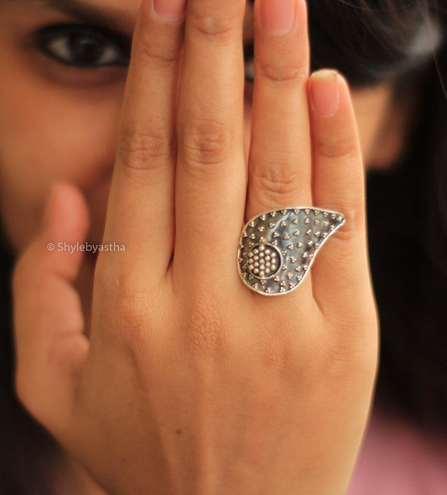 Adya Daana Art Ring
