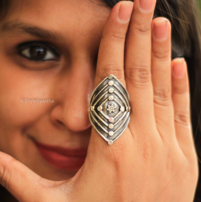 Mizoya Sequence Embossed Ring
