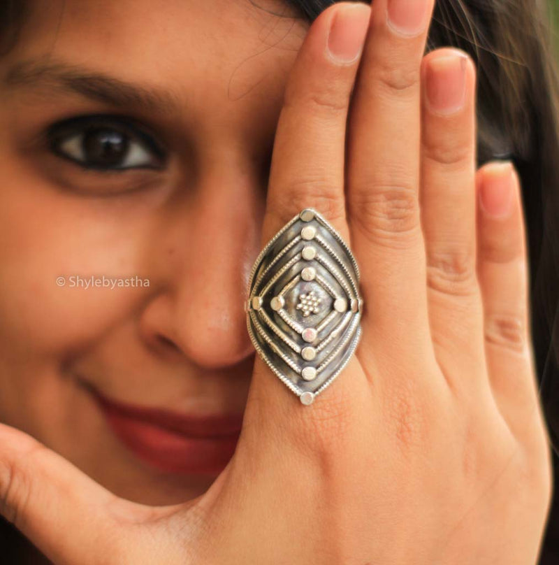 Mizoya Sequence Embossed Ring