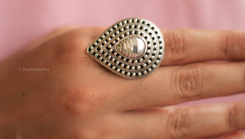 Moh Drop Embossed Ring