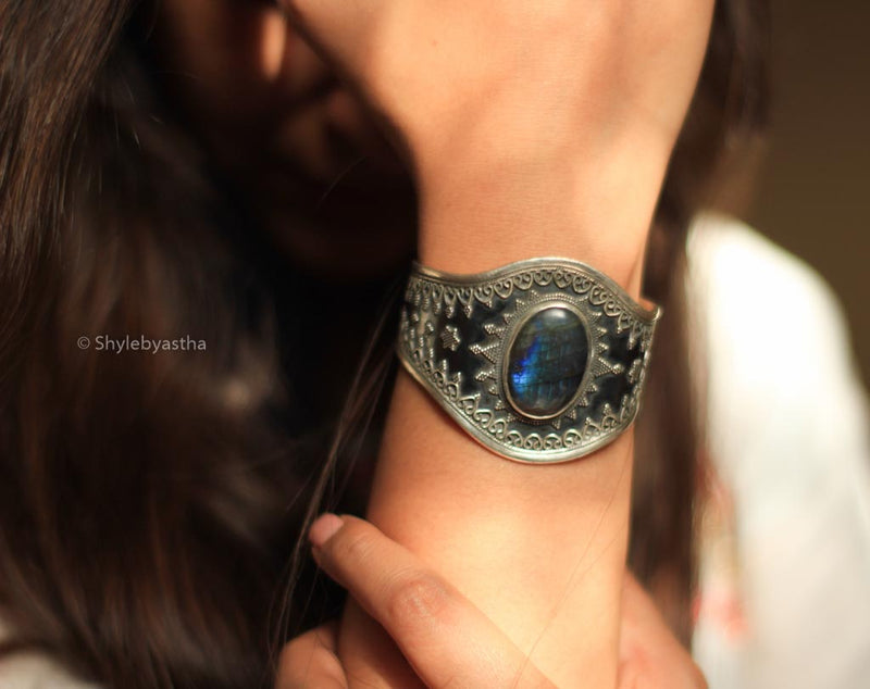 Essence Blue Quartz Cocktail Kada