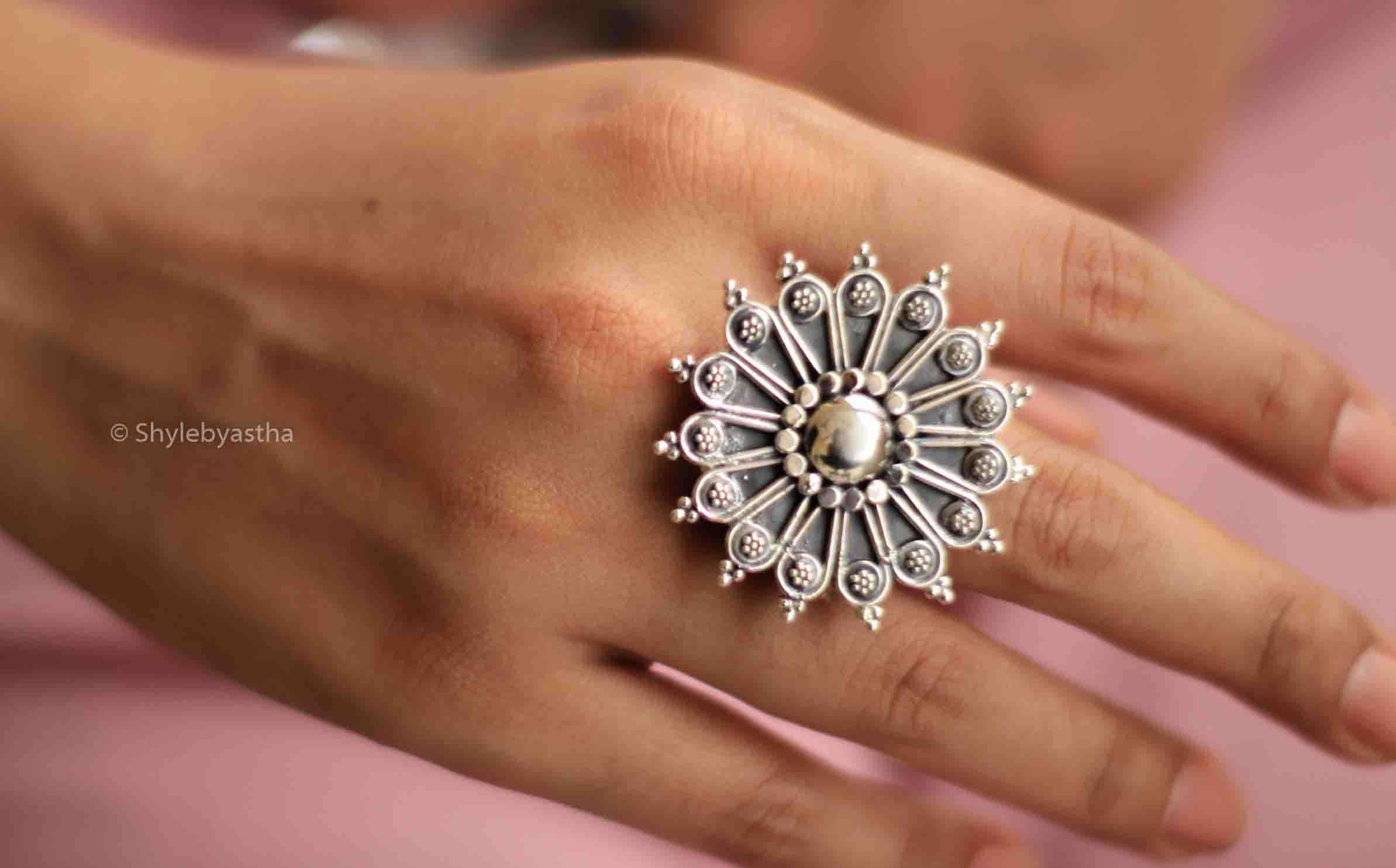 Moh Flower Embossed Ring