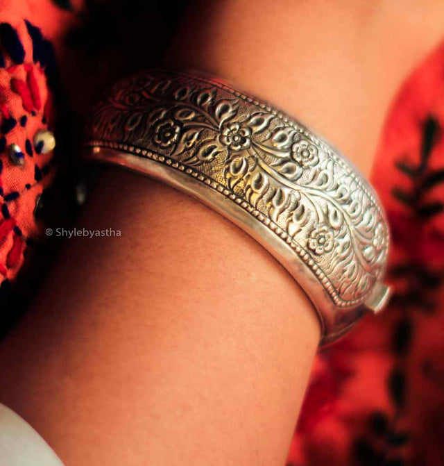 Dulari Flower Art Classic Kada