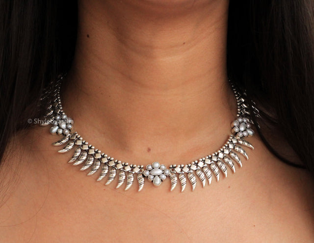 Essence Freshwater pearls spiked necklace