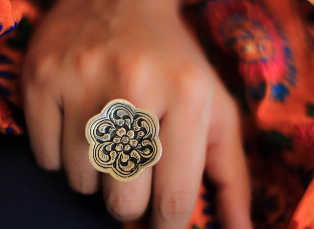 Moh Chitai Flower Shape Floral Ring