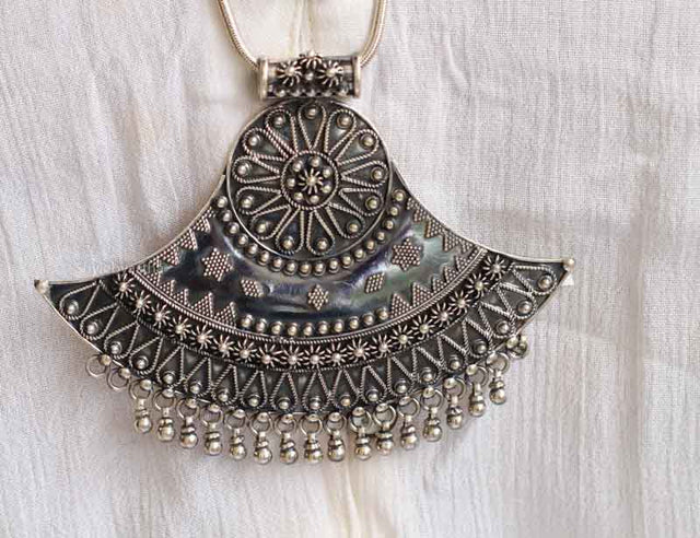 Anvaya Daana Art Boat Pendant