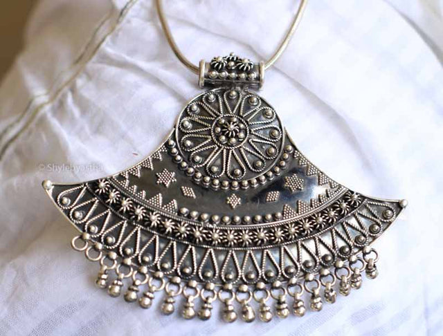 Anvaya Daana Art Boat Pendant