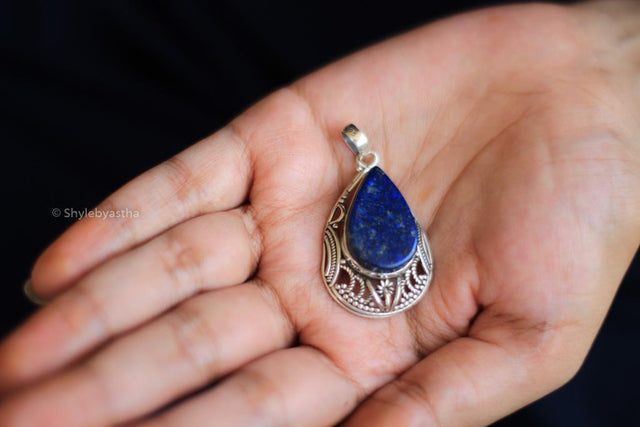 Essence Lapiz Lazuli Pendant