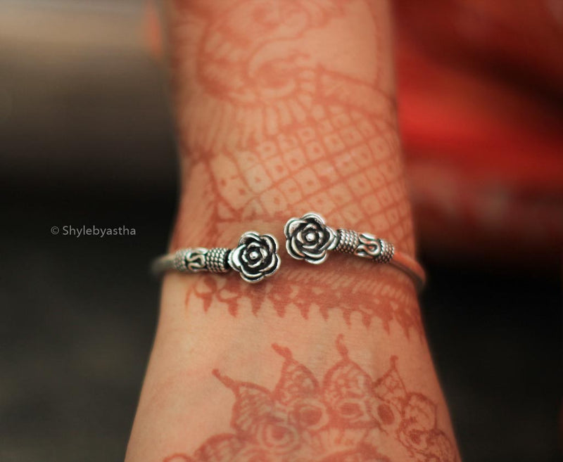 Adya Mini Flower Bracelet