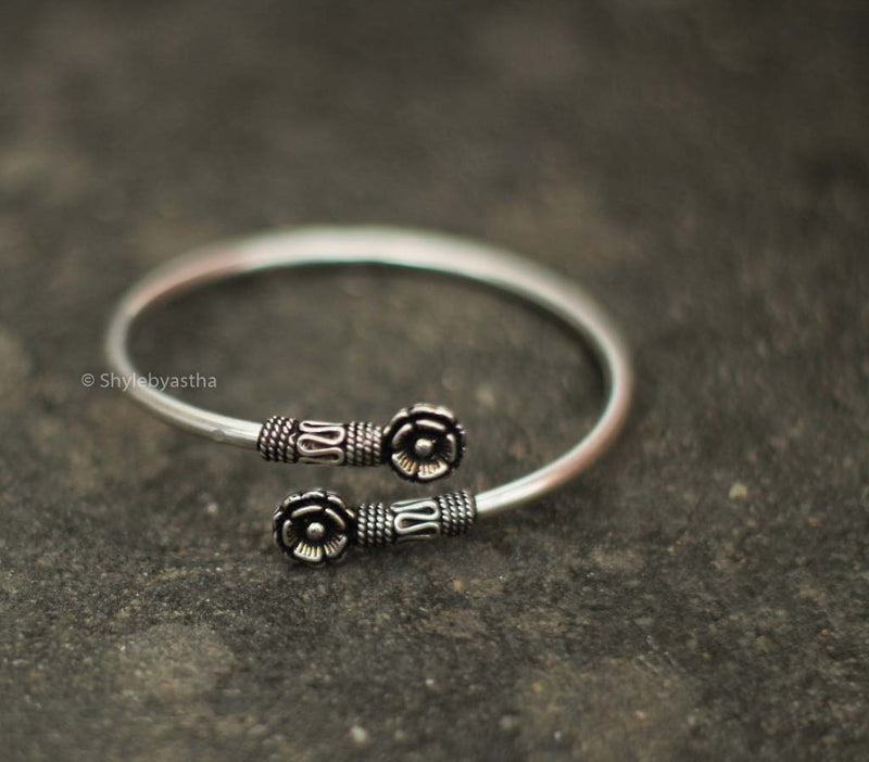 Adya Mini Flower Bracelet
