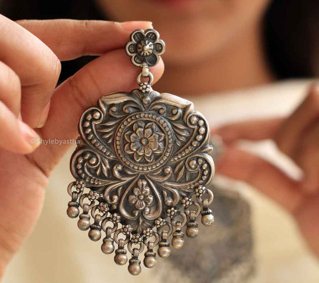 Mizoya Flower Art Embossed Earrings front