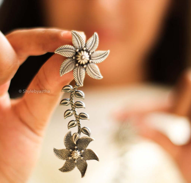 Qurbat Flower Leaf Art