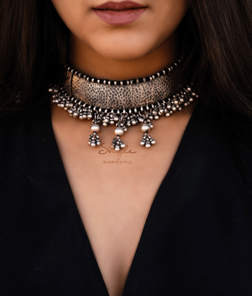 Tattva Shadow textured Statement ghughri Choker