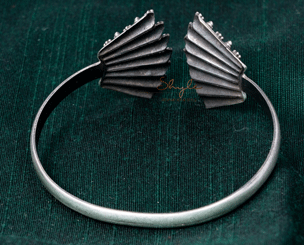 Moh Intricate Pankhi Bracelet