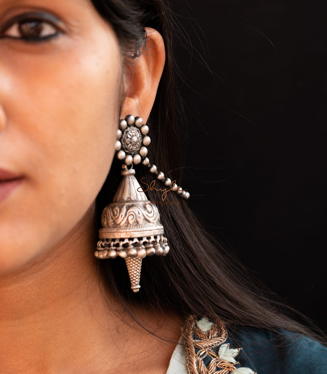 Anvaya flower Motif Chitai Detailed Kaanchain Jhumka