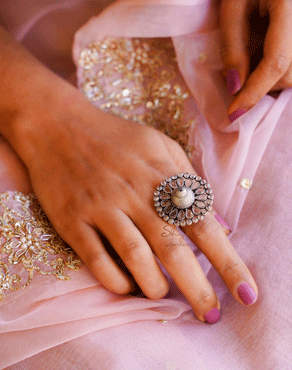 Essence Embossed Scintillating Ring