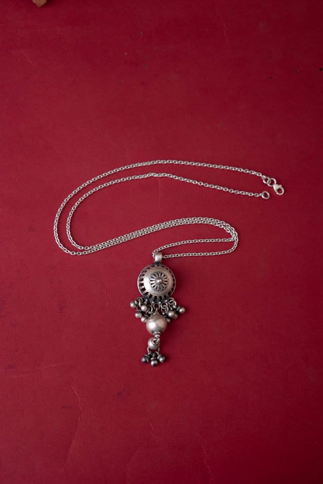 Adya Carved Ghughri Drop Chain Necklace