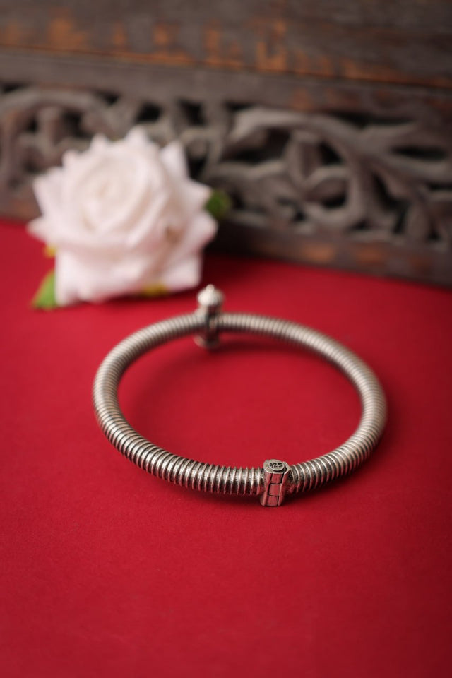 Adya Intricate Timeless Kada