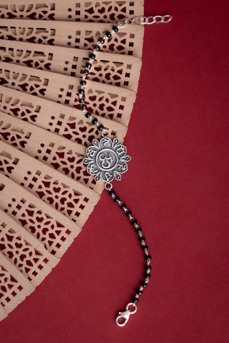 Anvaya Om Yantra Mangalsutra