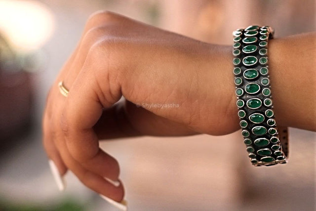 Anvaya Classic Emerald Studded Broad Kada
