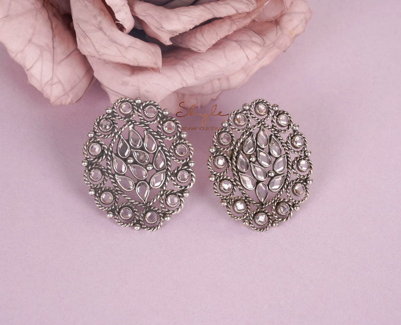 Essence Fine Scintillating Oval Studs