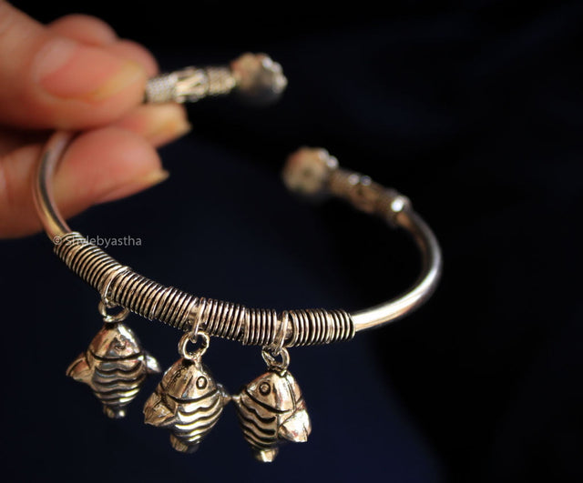 Matsya Charm Floral End Bracelet