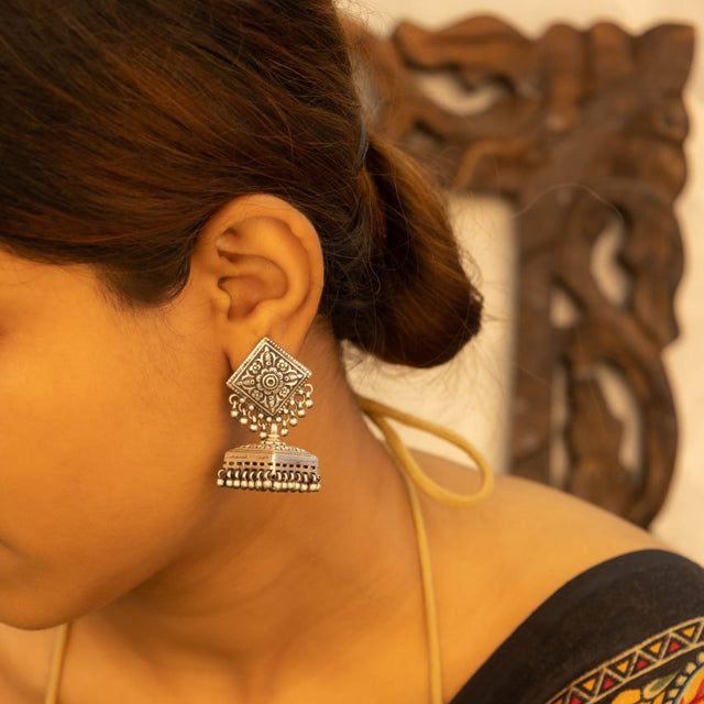 Mizoya Detailed Motif Classic Jhumka