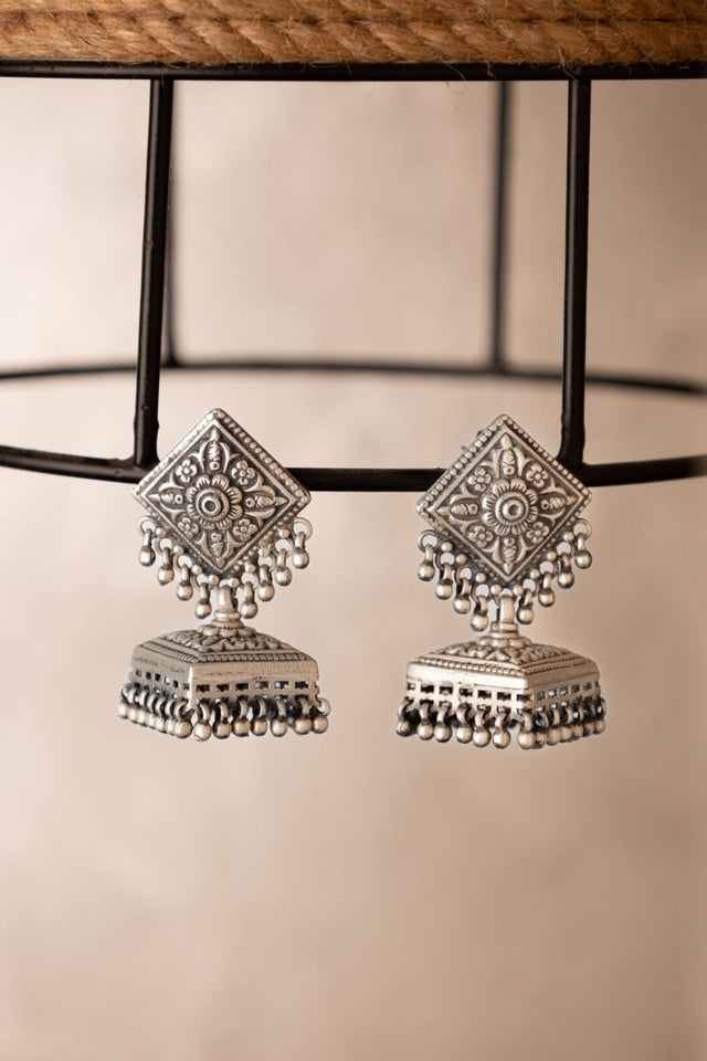 Mizoya Detailed Motif Classic Jhumka