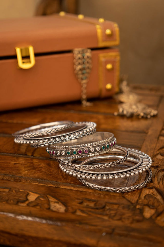 Mizoya Gokhru Embossed Multistone Bangle Set