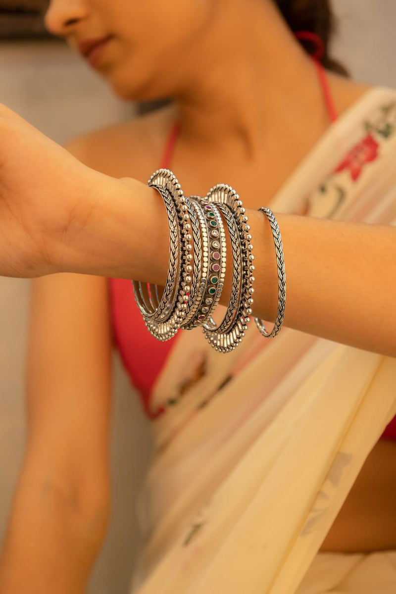 Mizoya Gokhru Embossed Multistone Bangle Set