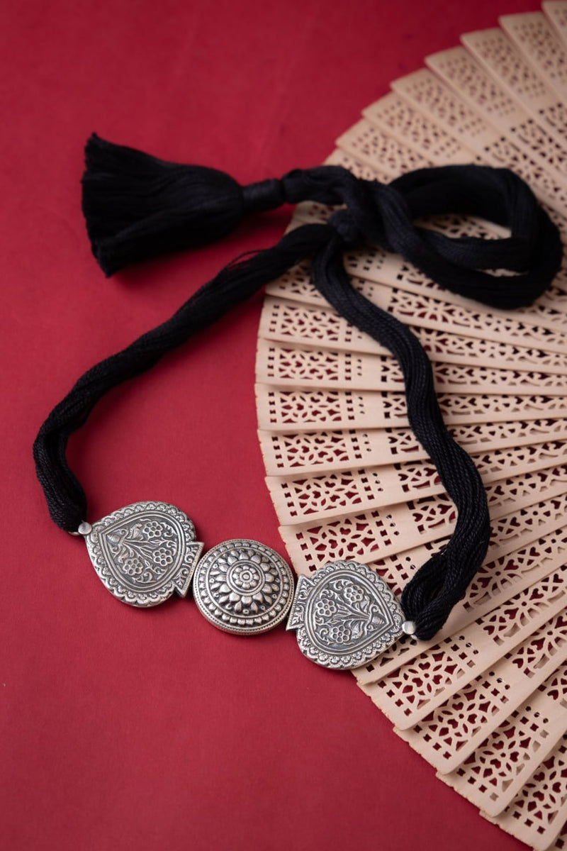 Mizoya Intricate Paan Motif Timeless Choker