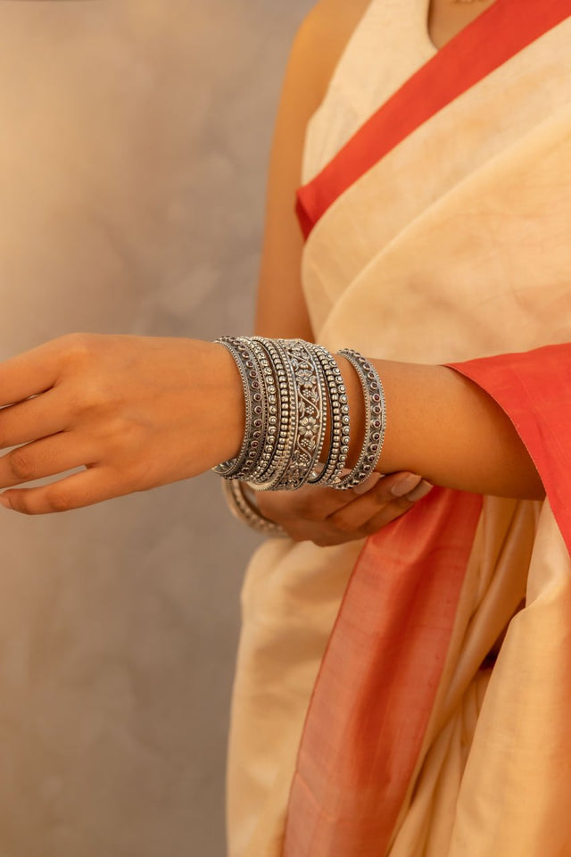Moh Intricate Flower Classic Bangle Set