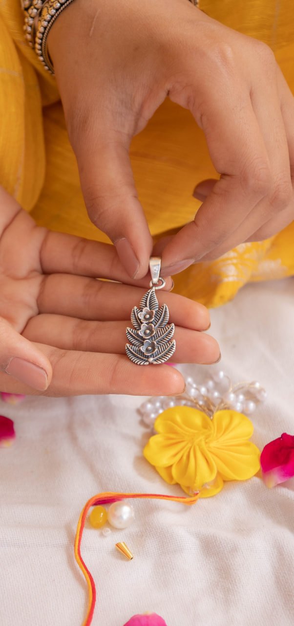 Moh Intricate Leaf Pendant Blooming Lumba Rakhi