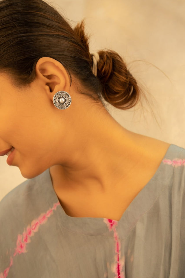 Moh Versatile Intricate Pearl Stud Earring