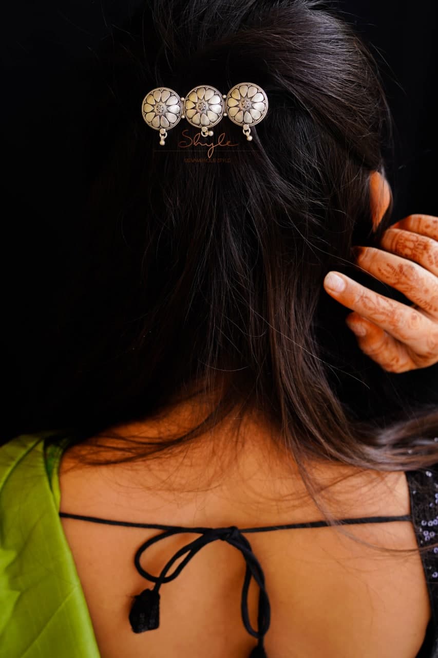 Moh Intricate Petal ghughri drop Hair pin