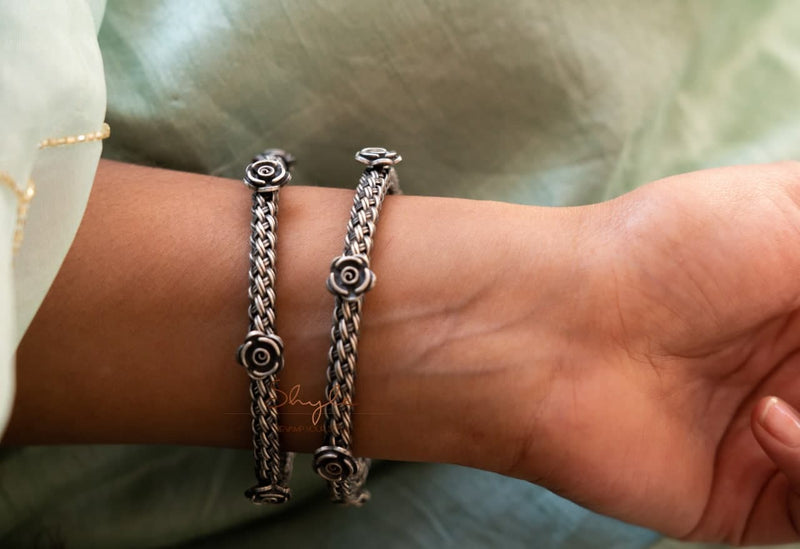 Anvaya Guthau Rose Embossed Bangle secondary