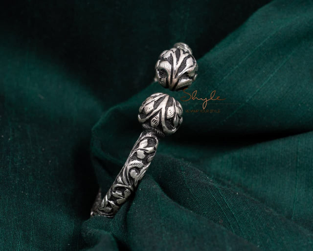 Tattva Chitai Intricate Ball Kada back
