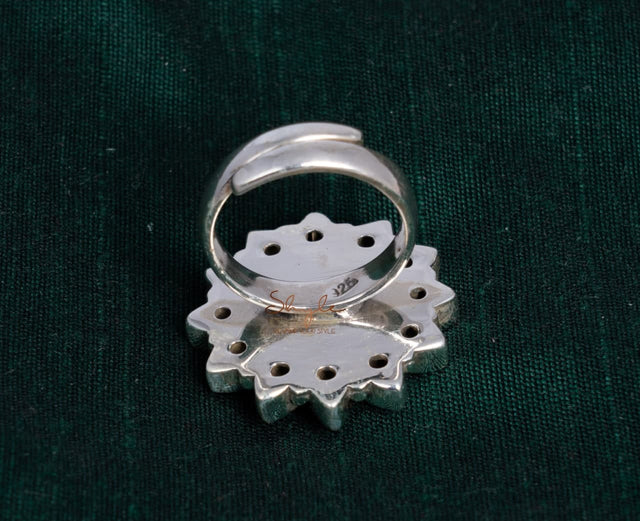 Moh Jadau Scintillating Flower ring