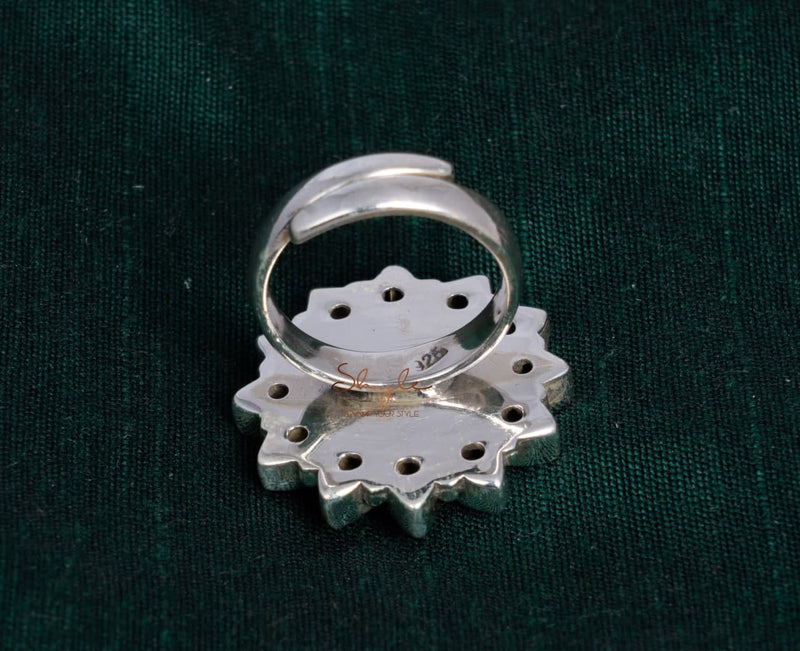 Essence Scintillating Ring