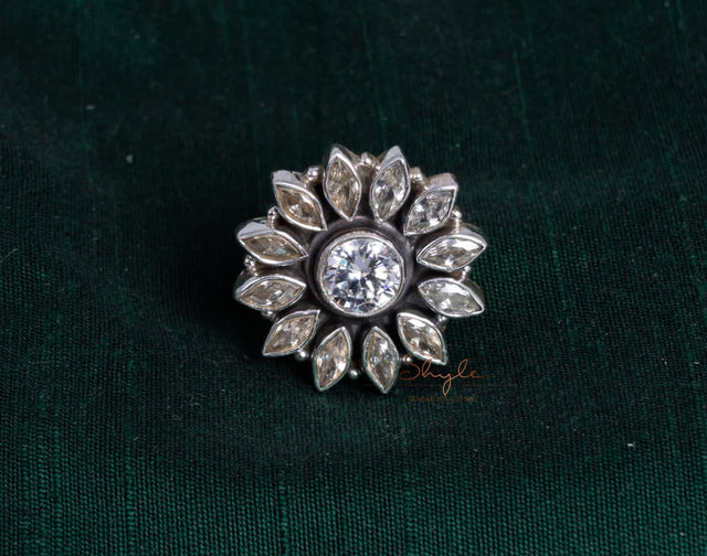 Essence Scintillating Ring