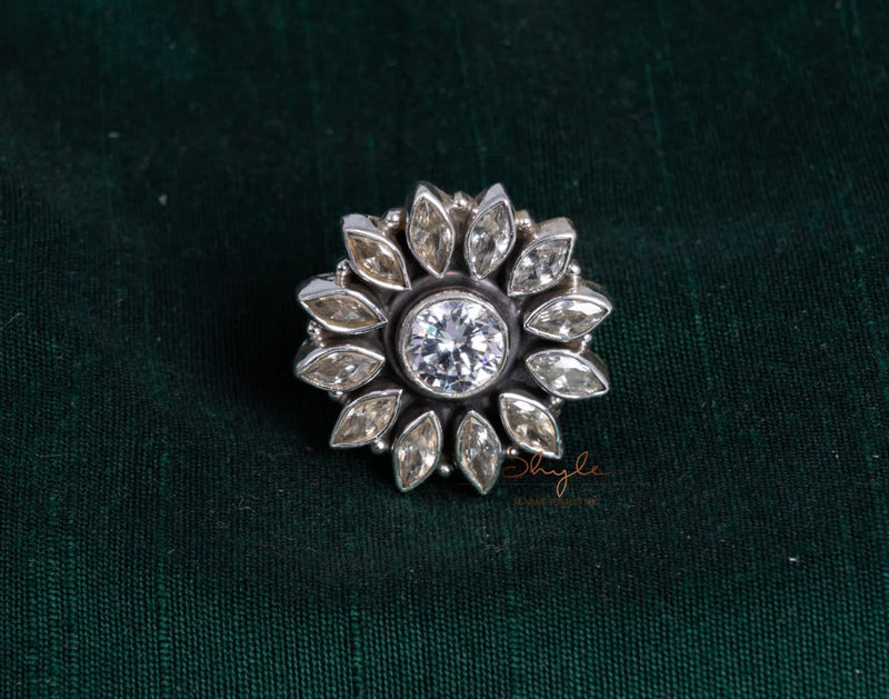Essence Scintillating Ring