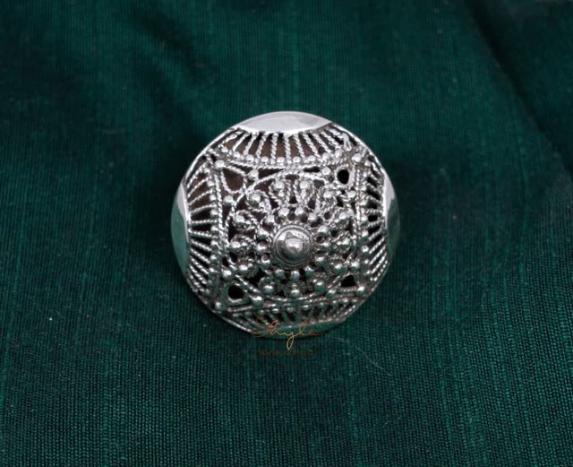 Mizoya Pyramid Embossed Daana Detailed Ring