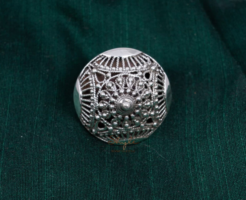 Mizoya Pyramid Embossed Daana Detailed Ring