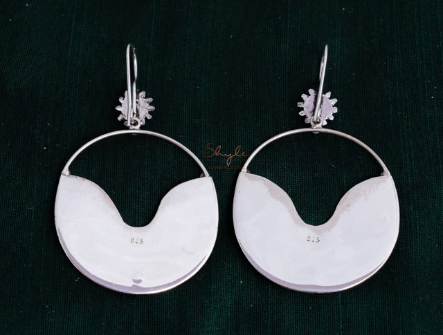 Mizoya Daana Detailed quirky fish hook earrings back